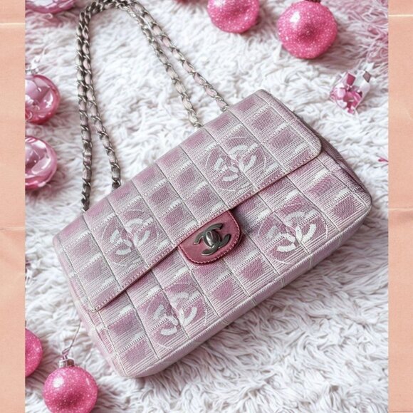 VINTAGE Authentic Chanel Pink Medium Nylon Travel Line Flap Bag - Picture 12 of 14